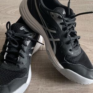 ASICS Upcourt 5 Volleyball Women’s Black and White Athletic Shoes